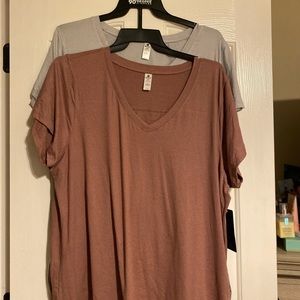 2X workout tops flex stretch by 90 degree.